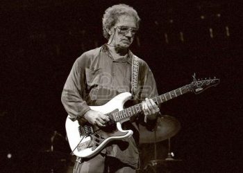 Si sot, më 27 korrik, vdiq J.J. Cale, kitaristi i Eric Clapton, Lermontov, Dalton dhe Shahu i Iranit (VIDEO)