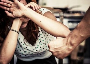 “Policia shpërfill klithmat e grave”/ Rama: Përgjigjuni ndaj çdo thirrje, mos merrni lekë si gjykatësit