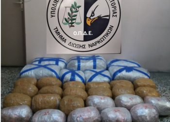 FOTOT/ Arrestohen dy shqiptarë, kapen dy ngarkesa me drogë në kufirin greko-shqiptar
