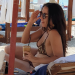 Ka nisur pushimet/ Këngëtarja Elhaida Dani fotografohet me bikini në formë të shkëlqyer në Dhërmi