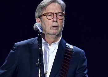 Këngëtari Eric Clapton refuzon të luajë në koncerte ku kërkohet vaksinimi anti-COVID: S’luaj për një publik të diskriminuar