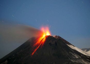 Riaktivizohet vullkani Etna, llavë e tym i zi shihen në 3 mijë metra lartësi