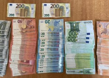 Për në Dubai me 15 mijë euro në çantë/ Procedohet penalisht 37-vjeçari nga Kosova, si u kap në Rinas
