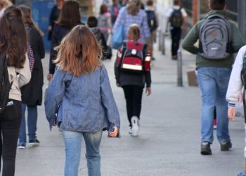 Pa shtetësi dhe të panjohur ligjërisht, “lufta” për identifikimin e fëmijëve shqiptarë
