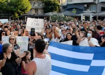 VIDEO/ Edhe Greqia kundër vaksinimit të detyrueshëm, protestat përfshijnë Athinën