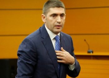 Raporti/ SHBA-BE duan ‘kokën’ e Besim Hajdarmatajt, akuza për fluturime me avion me njerëzit e krimit dhe mbyllje dosjesh droge! Nesër përballja e radhës në Kolegj