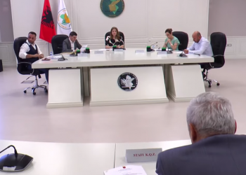 VIDEO-LIVE/ Shpallja e rezultatit përfundimtar të zgjedhjeve, mblidhet Komisioni Rregullator