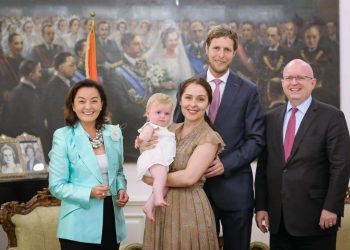 Për shkarkimin me ‘qetësi’ të presidentit në Shqipëri dhe një ‘princ’ i ‘zgjedhur’ nga SHBA