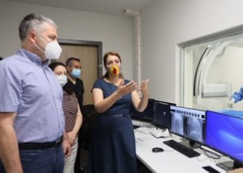 Shërbime të reja në Spitalin Memorial Fier/ Instalohet një pajisje e teknologjisë së lartë