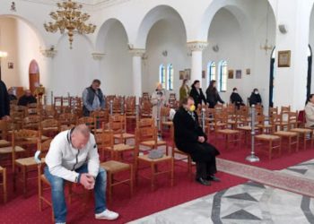 Covid-19/ Dilemat e Kishës Ortodokse në Shqipëri për vaksinimin dhe një paralelizëm me atë që po ndodh në Greqi