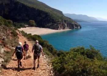 Mijëra turistë polakë ia mësyjnë Shqipërisë