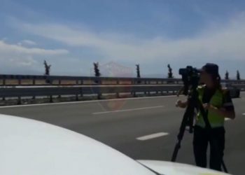 VIDEO/ Nga tentativat për korrupsion te shpejtësia tej normave, “Rrugorja” arreston 18 drejtues mjetesh, pezullon 64 leje drejtimi
