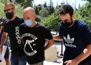 Detaje të reja nga përdhunimi i 19-vjeçares në Greqi: Efektivi i policisë kishte ‘bordello’, mbante të punësuara 7 gra. Dyshohet dhe shqiptarja e zhdukur