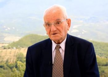 “Me bukë me triskë, por kishte teatro”/ Kompozitori Radoja rrëfen jetën në diktaturë e demokraci: Nëse të duartrokisnin ata në rresht të parë