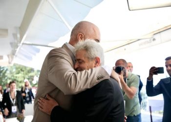 Nga përqafimi i Ali Ahmetit e deri te takimi me Reeker, Rama publikon fotoalbumin me momentet më pikante të javës