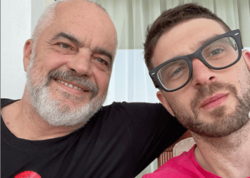 Djali i George Soros kalon pushimet në Shqipëri dhe poston foton me Ramën: Kënaqësi të takohem me mikun tim!