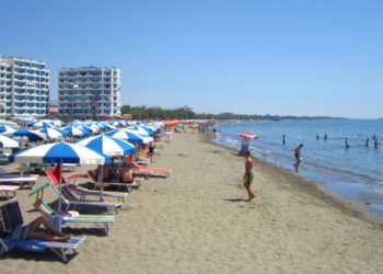 Humbën kontaktet me familjet në plazh, gjenden dy fëmijët e mitur në Shëngjin