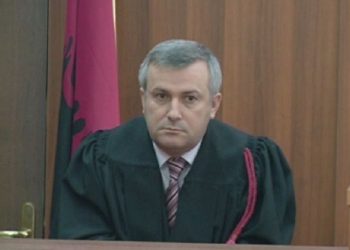 Ish-gjyqtari u dënua se iu gjetën 300 milionë lekë në shtëpi, Komisioneri Publik e çon në KPA për Vetting