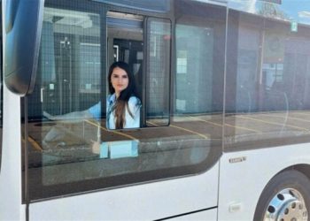 Teuta, vajza shqiptare që mbaroi për financë dhe sot punon si shofere autobusi