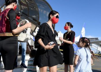 A duhet të qëndrojë në hotel i karantinuar turisti i infektuar?