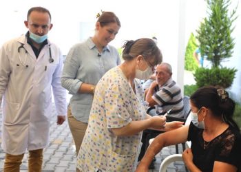 “Vaksinimi i hapur +18 vjeç deri të dielën”/ Manastirliu thirrje qytetarëve: Koha është tani
