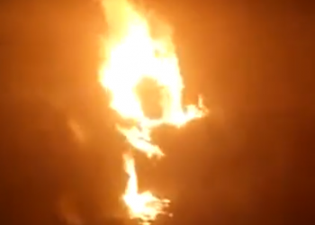 Bombula e gazit shkrumboi katin e parë të banesës/ Pamjet e ‘tmerrit’ në Koplik. Zjarri ‘aktiv’ brenda dhomave