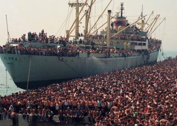 Eksodi i shqiptarëve/ Mediat italiane: Sot, pas 30 viteve, të dy popujt janë të pandarë