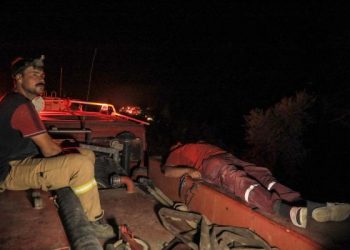 Fotot emocionuese/ Pa gjumë dhe në kushte të vështira, si përballen heronjtë e vërtetë të luftës me zjarret