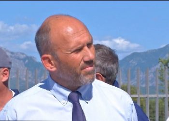 Mbërrin helikopteri i parë i premtuar nga BE! Ambasadori çek: Ka kapacitet 1000 litra, jemi këtu që të ndihmojmë