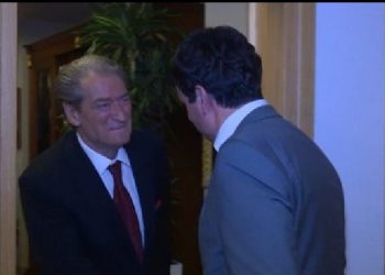 Kush po i sjell paramilitarët në politikën shqiptare?!