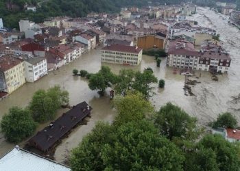 Një ‘sfidë’ tjetër për Turqinë! Të paktën 5 viktima dhe 1 i zhdukur nga përmbytjet