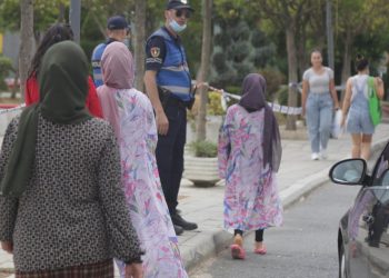 Fotot/ Dita e parë e afganëve në Tiranë, duke zbuluar ‘Qytetin Studenti’