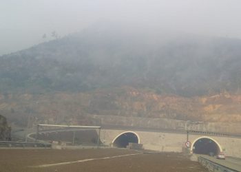 Situatë e qetë në Kalimash! Shuhet zjarri gjatë natës, vazhdon operacioni tek laku i Thive