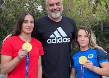 FOTOT/ Rama takon medalistet e “arta” të Kosovës: Nder i madh! Uroj t’i vizitoj së shpejti në Pejë për të mësuar nga shkolla e kampionëve