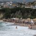 VIDEO/ “Papastërti, erë e keqe dhe mbeturina”, turistja serbe ankohet për plazhin në Shqipëri