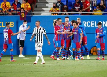 Barcelona mposht Juven pa Messin, Rei Manaj luan me ekipin e parë