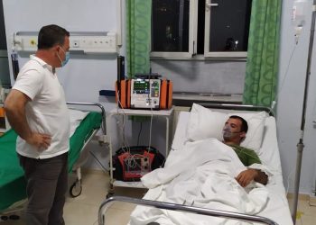 Gjirokastër/Ministri Peleshi në spital tek efektivi i lënduar