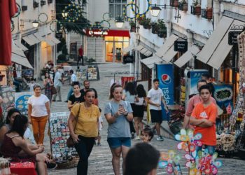 Turizmi/ Gjirokastra kthehet në destinacionin e mbi 23 mijë vizitorëve nga janari në korrik
