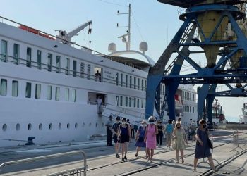 Rikthehen kroçerat në Durrës: “La Belle De L’Adriatique” sjell turistët e parë për 2021