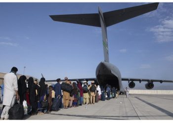 Rreziku i një tjetër sulmi kamikaz në Kabul, SHBA drejt të evakuimeve, talebanët mbyllin aeroportin e Kabulit