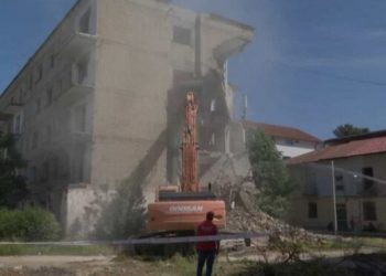Bashkia Tiranë publikon listën e pallateve që do të prishen në 12 javë për shkak të dëmtimeve nga Tërmeti