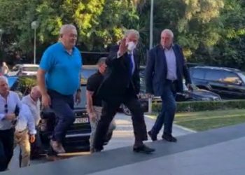 Mbledhja e Këshillit Kombëtar, Berisha i merr “skenën” sërish Bashës, mbërrin në selinë e PD bashkë me Shehun e Alikon e Lazaratit
