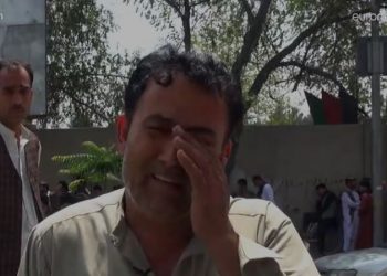 “Talebanët më qëlluan për vdekje gruan, plagosën fëmijët”/ Burri afgan me lot në sy rrëfen sesi familja e tij u përpoq të ikte