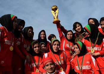Kombëtarja e futbollit e femrave të Afganistanit arrin fitoren e radhës, evakuohet me sukses nga Kabuli