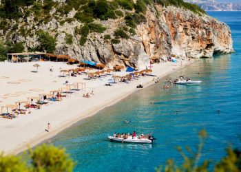 Plazhet/ Nga më të lirat te më të shtrenjtat në Shqipëri, ja çmimet mesatare për një natë