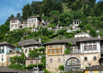 “Gjirokastra vendi më i bukur që kisha vizituar”/ The Guardian: S’ka lidhje me “Hollywood’s Taken”, as me të betuarit e Allahut