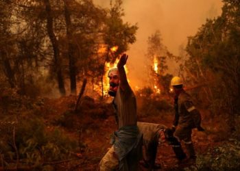 Zjarret në Itali/ Kalabria e Sicilia vazhdojnë të digjen, flakët shkrumbojnë qindra shtëpi, mbërrijnë avionët kanadezë të dërguar në Greqi