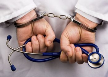 Neglizhoi në trajtimin e foshnjes që ndërroi jetë/ Procedohet mjekja në Pogradec