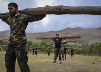 FOTOT/ Në pritje të përballjes finale me talebanët, stërvitja e luftëtarëve në bastionin e fundit të rezistencës afgane. “Luani i Panjshirit” tregon “dhëmbët”