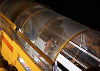 Mbërrijnë në Shqipëri dy avionë të tjerë me afganë, priten nga Megi Fino. Ja ku janë strehuar 182 refugjatët
